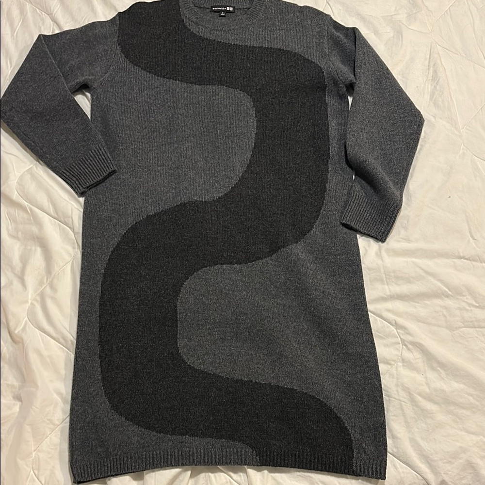 Marimekko Gray and Black Crewneck Sweater with Modern Color Blocking